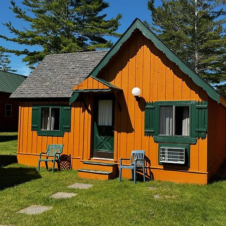 Cabins Of Mackinac & Lodge Mackinaw City Bagian luar foto