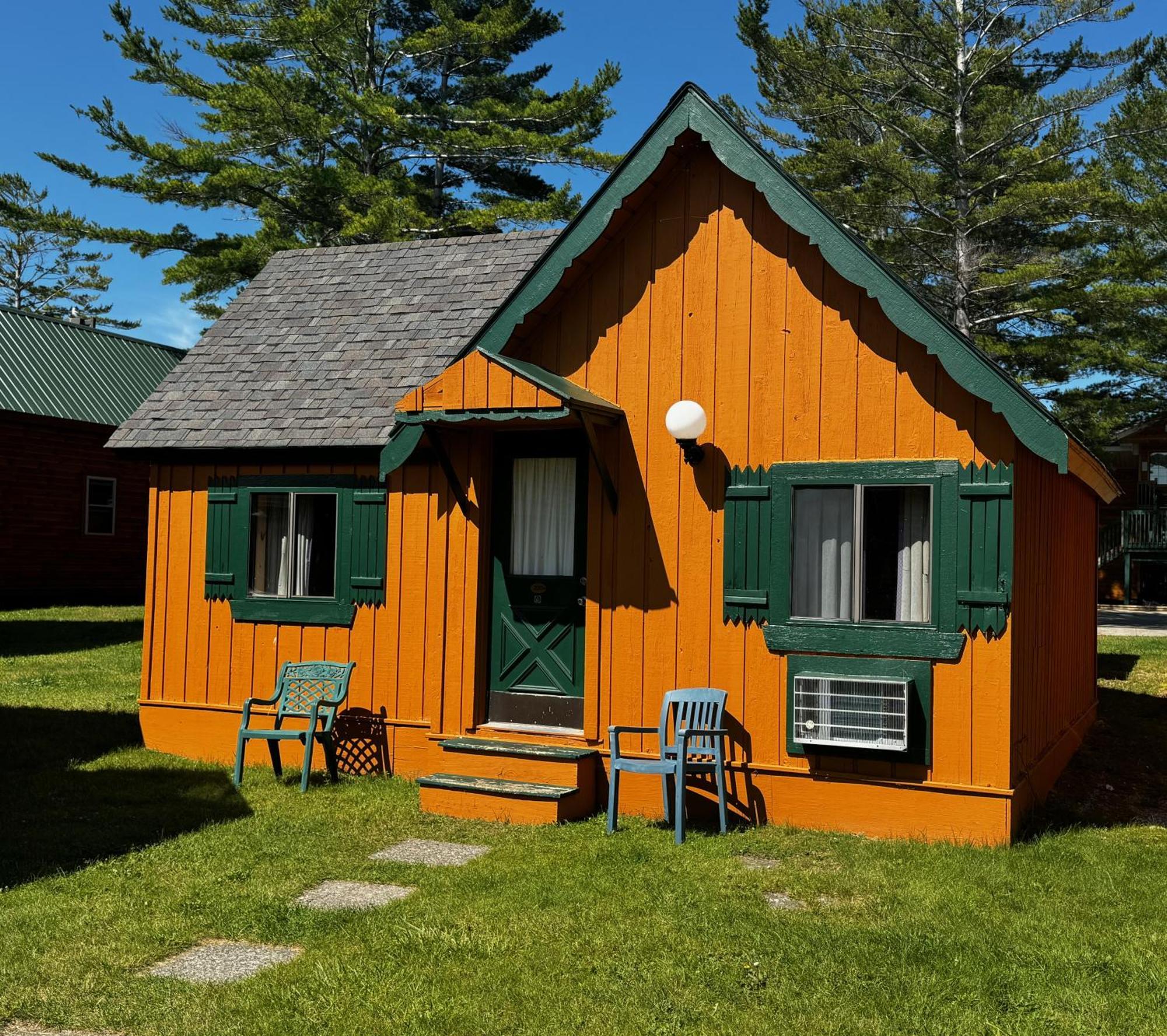Cabins Of Mackinac & Lodge Mackinaw City Bagian luar foto