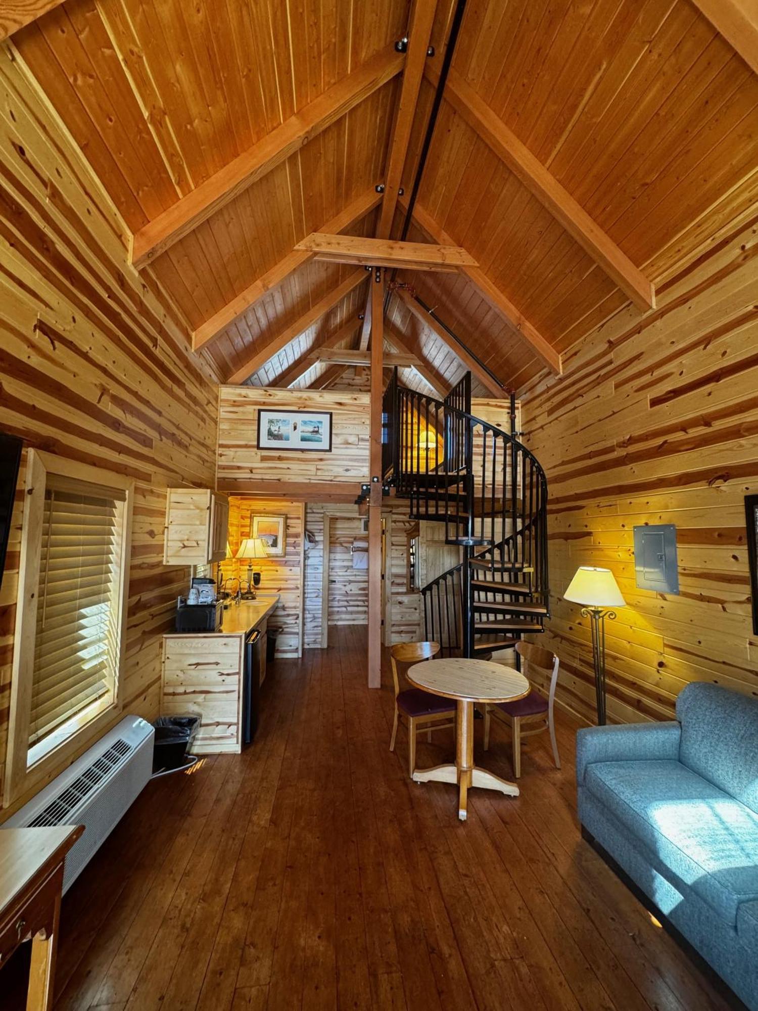 Cabins Of Mackinac & Lodge Mackinaw City Bagian luar foto